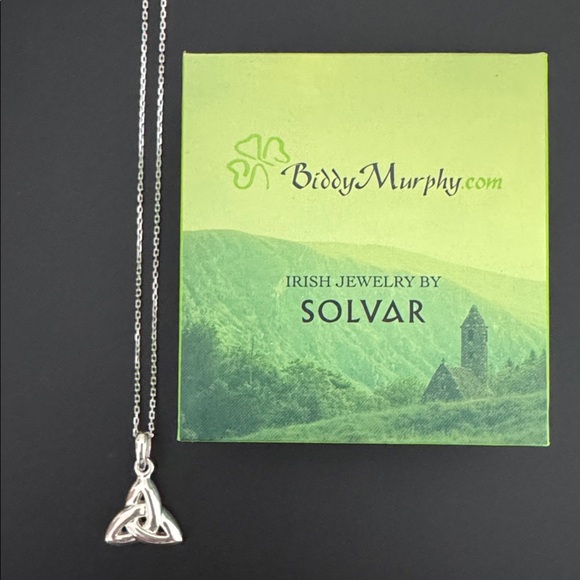 Solvar Celtic Knot Triquetra (Trinity Knot) Silver Pendant Necklace - Picture 9 of 9
